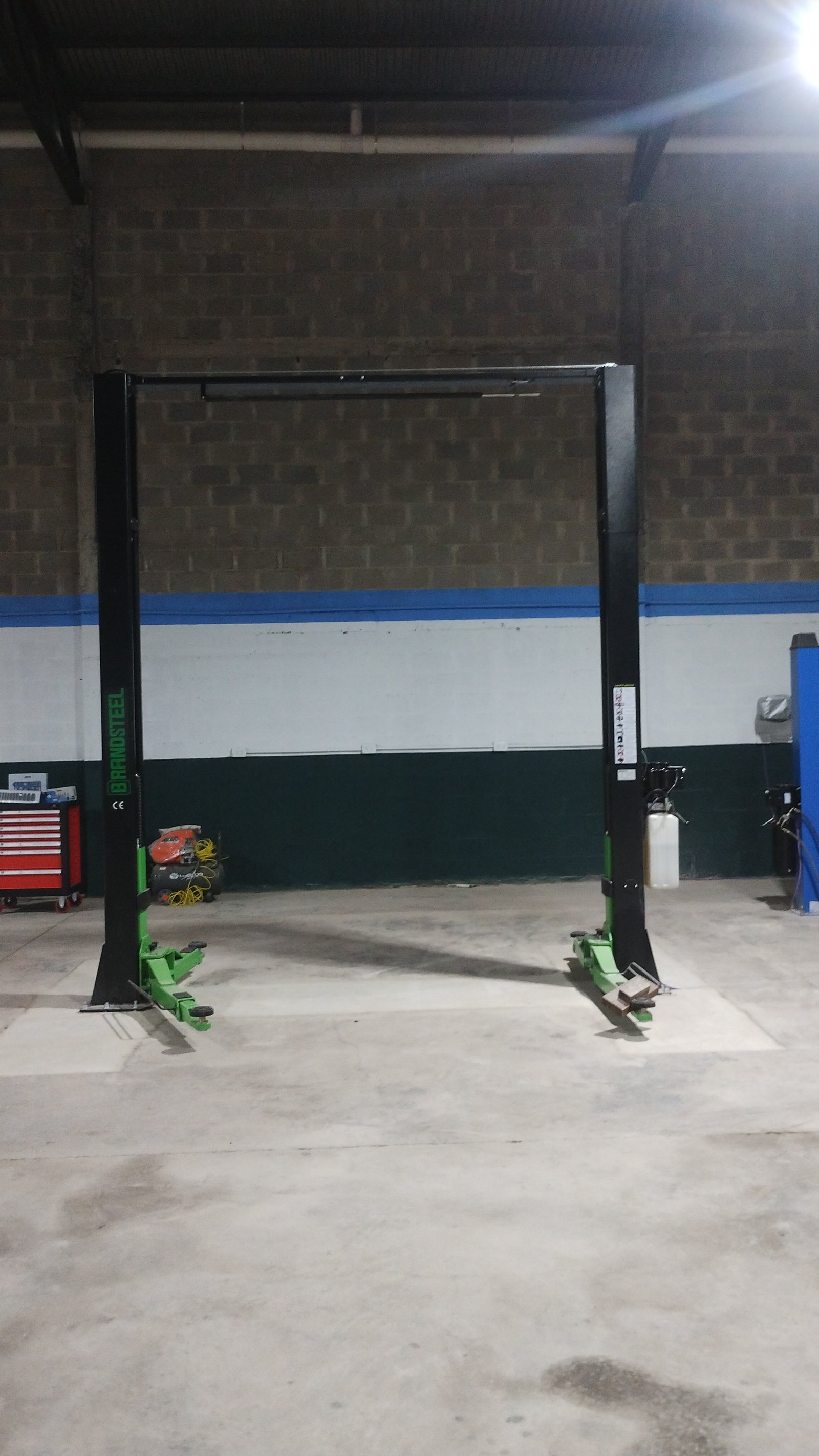 Frente Taller Autocentro Alegre